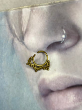 将图片加载到图库查看器，Gold septum ring
